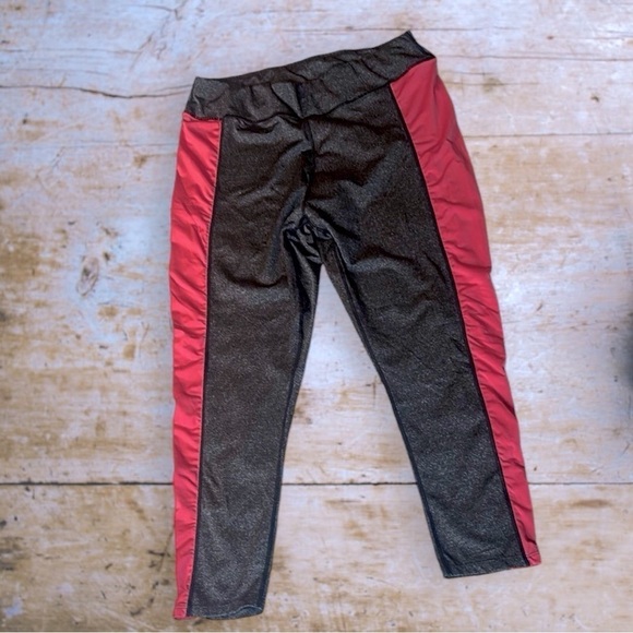🦄 SHEIN Curve Charcoal Heather Gray and Red Leggings Size 2XL - Picture 1 of 10